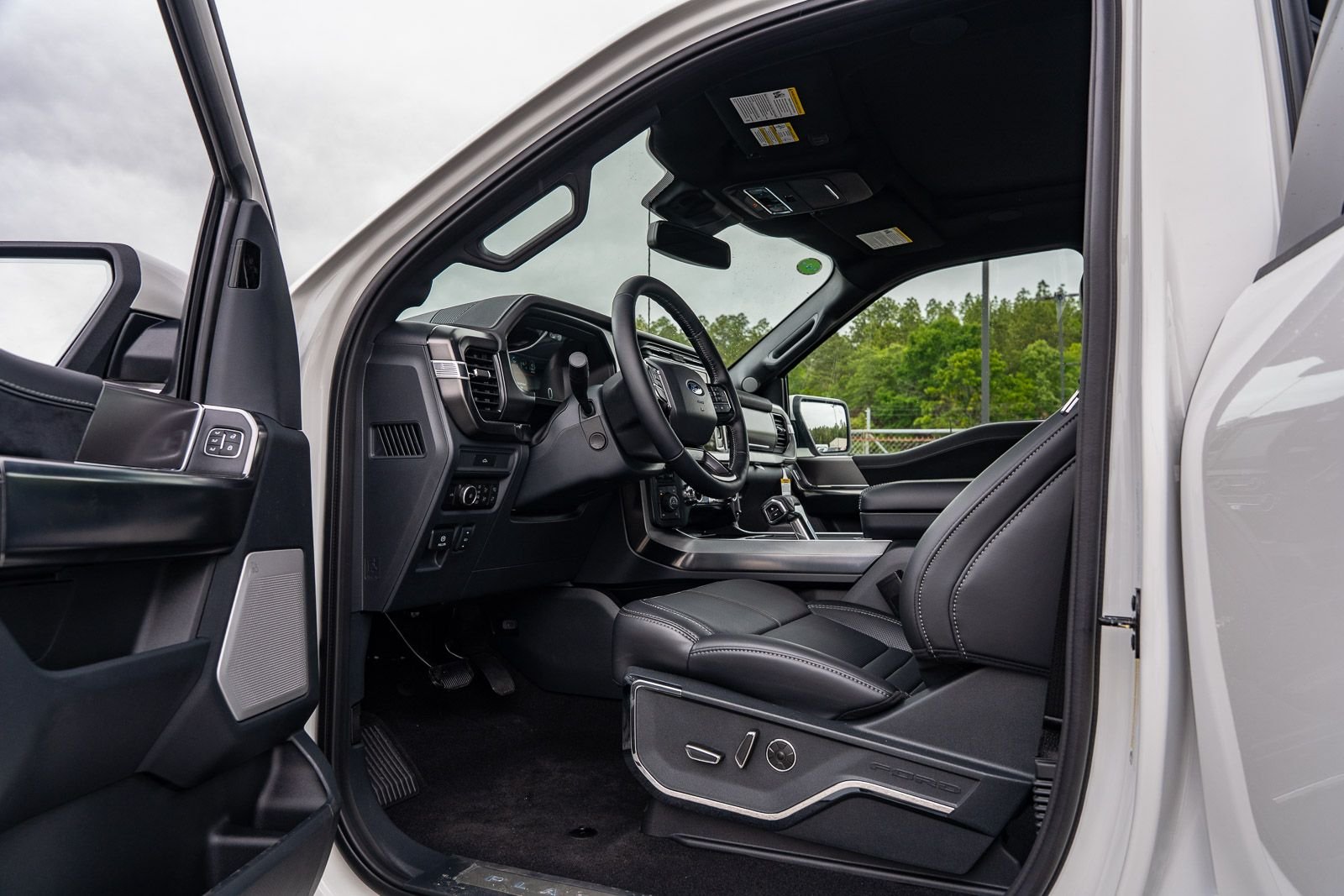 New 2026 Star White Metallic Tri-Coat Ford Platinum® image 15