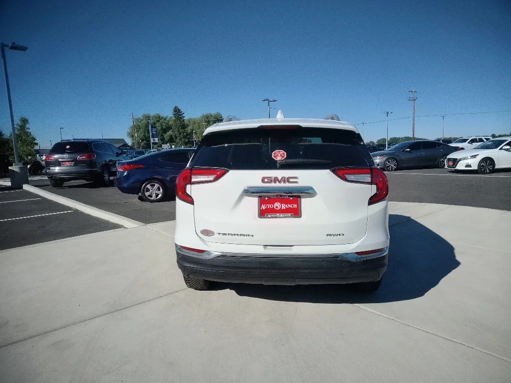 Used 2023 Summit White GMC SLT image 4