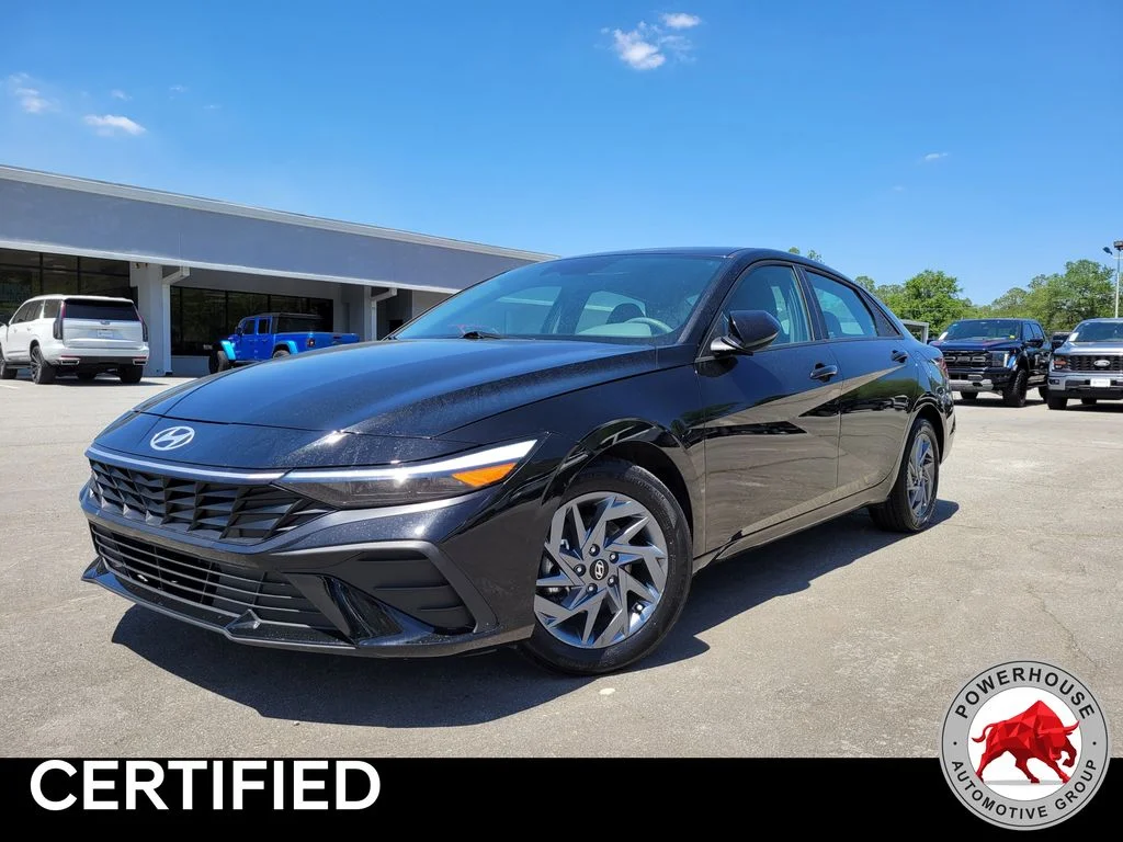 Used 2024 Black Hyundai SEL image 1