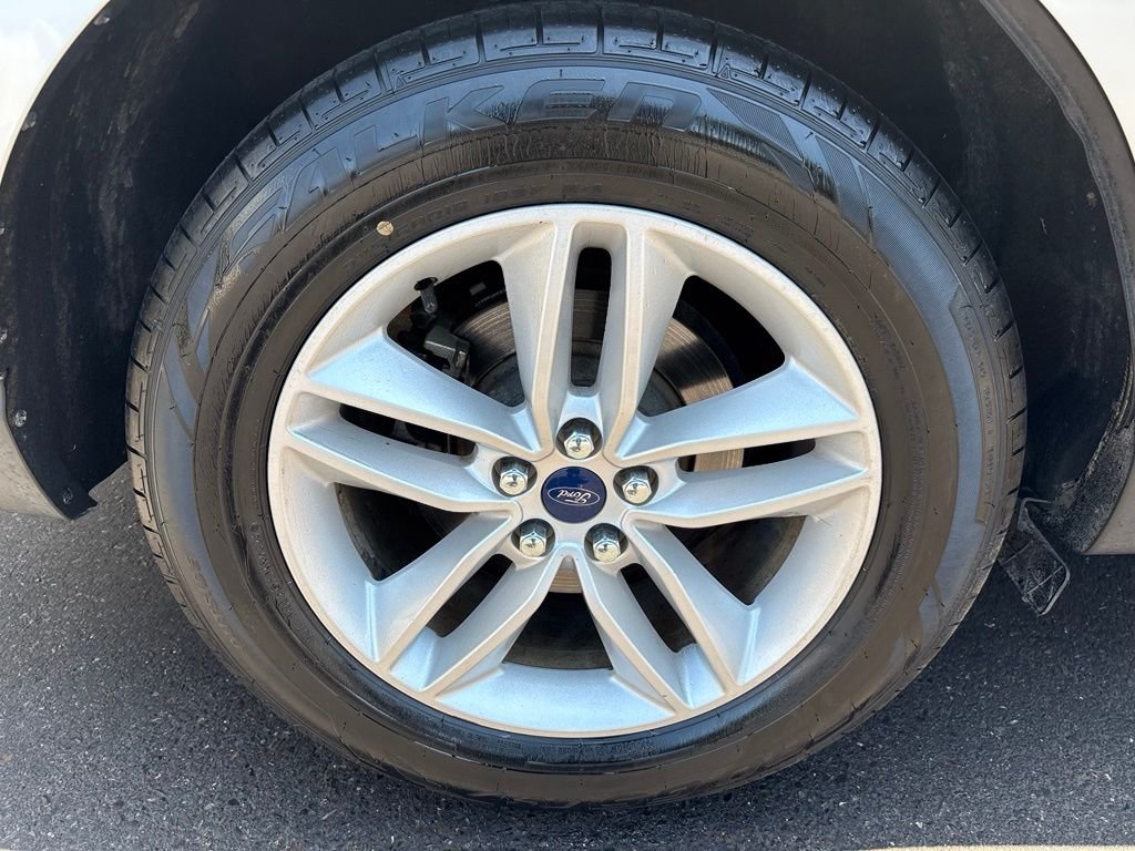 Used 2018 Silver Ford SEL image 5