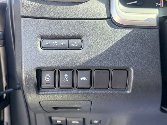 Used 2017 Gray Nissan Platinum image 23