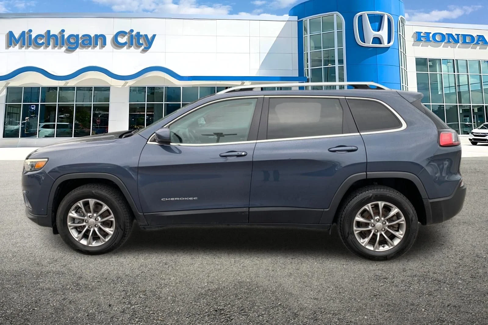 Used 2019 Jeep Cherokee Latitude Plus with VIN 1C4PJMLB6KD438520 for sale in Michigan City, IN