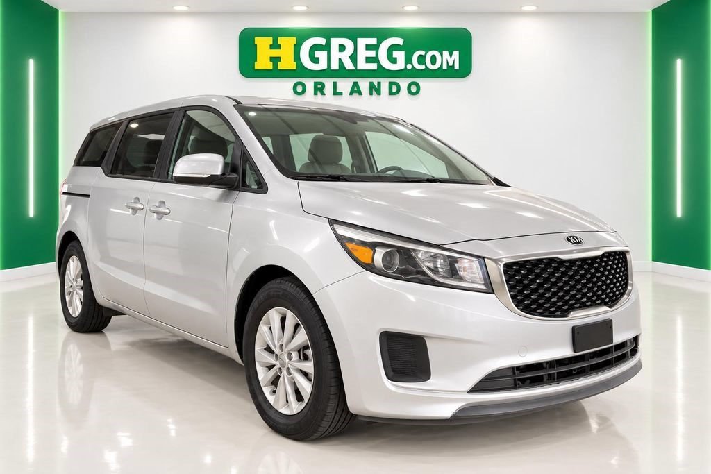 Used 2018 Silky Silver Kia L image 3