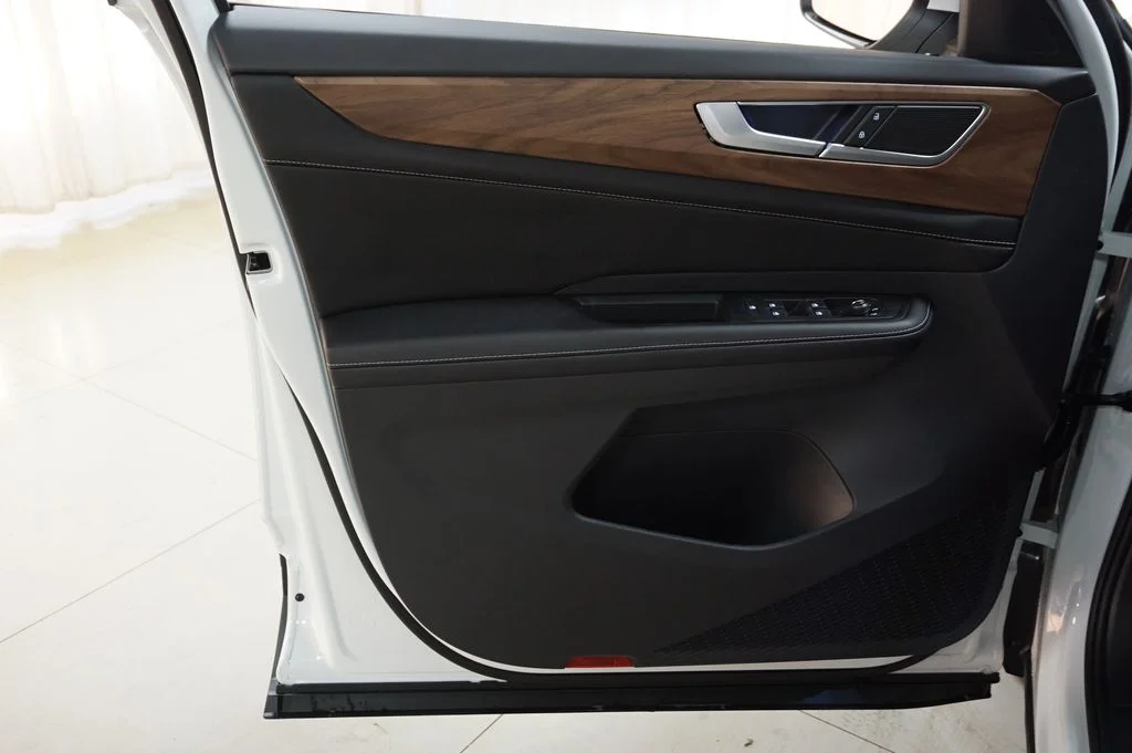 New 2026 Opal White Volkswagen SE image 26