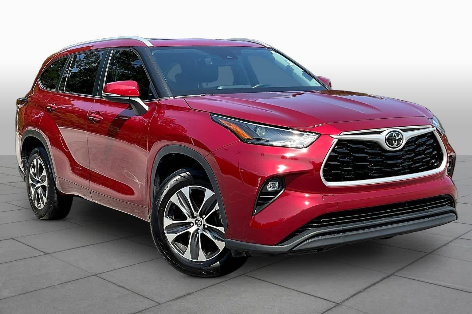 Used 2023 Ruby Flare Pearl Toyota XLE image 3