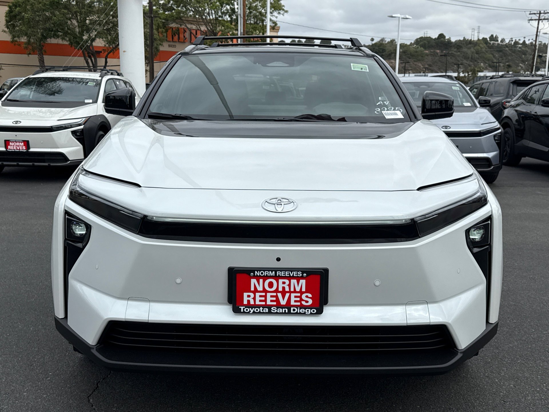 New 2026 Wind Chill Pearl with Midnight Black Metallic roof <sup>1</sup> Toyota  Limited image 6