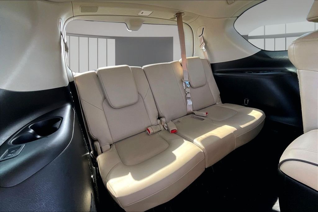 Used 2021 White Nissan Platinum image 30