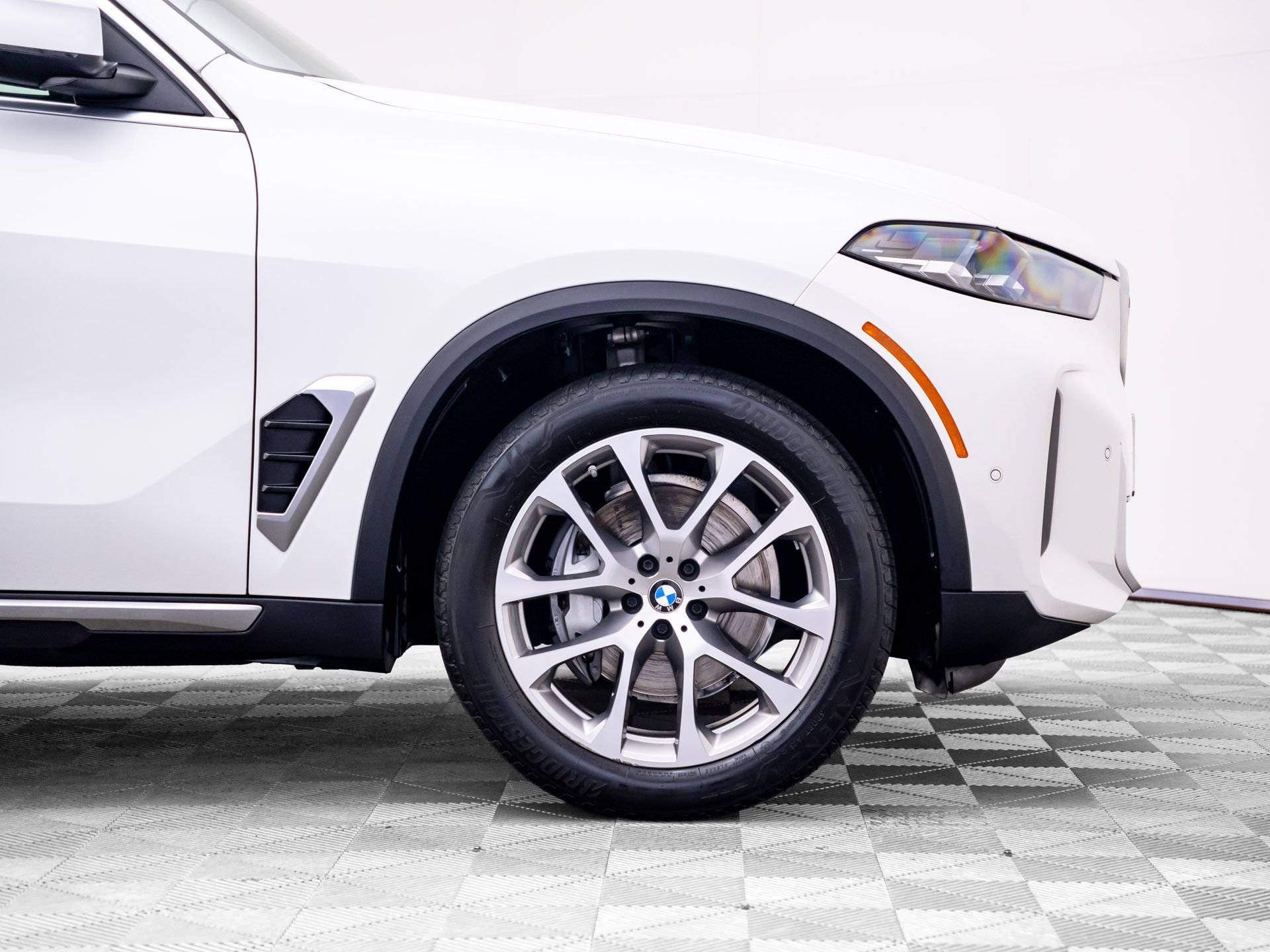 Certified Used 2024 Alpine White BMW xDrive40i image 36