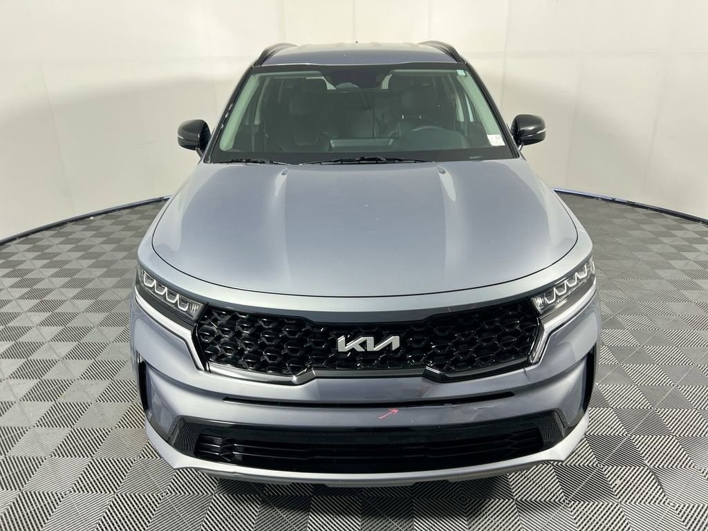 Used 2023 Silver Kia S image 8