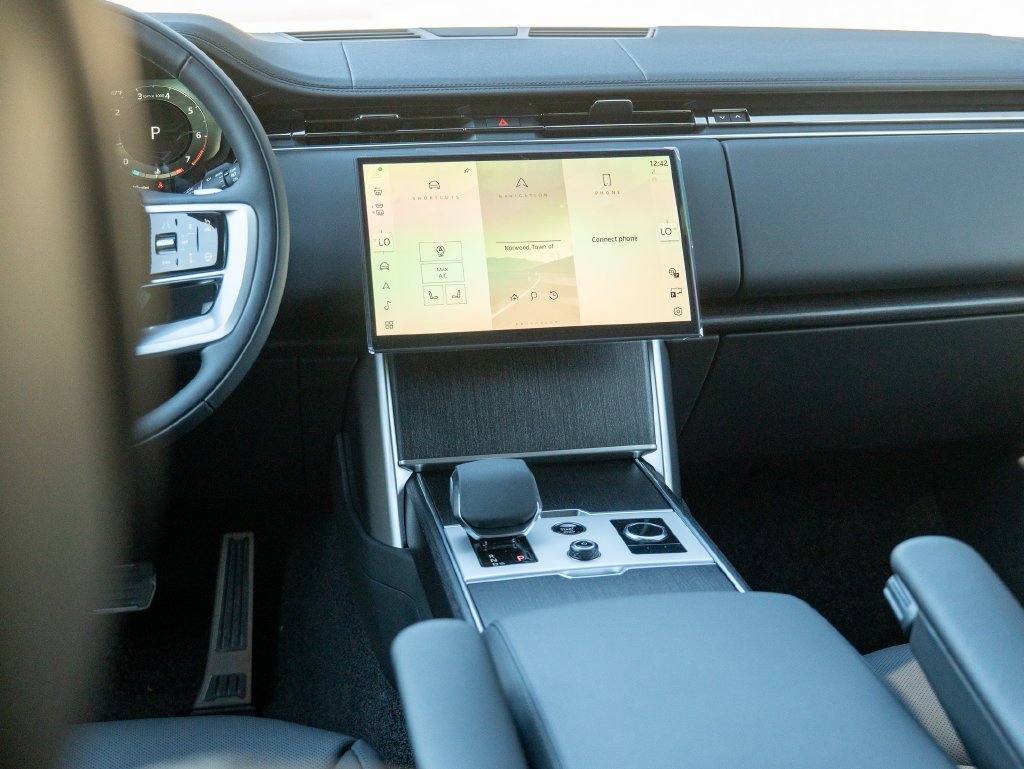 New 2027 Fuji White LAND ROVER  image 19