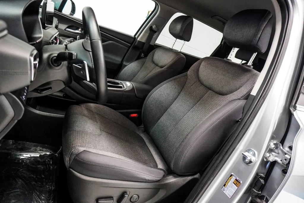 Used 2023 Silver Hyundai SEL image 6