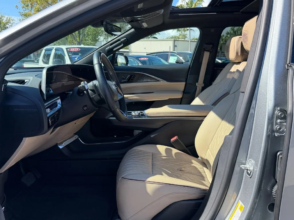 Used 2024 Silver Cadillac Luxury image 11