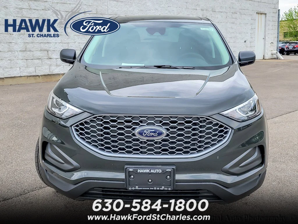 New 2024 Forged Green Metallic Ford SE image 3