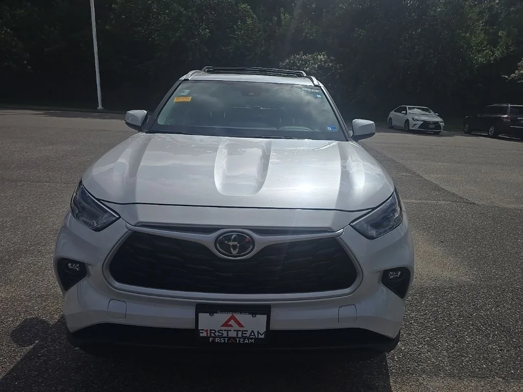 Used 2024 Beige Toyota XLE image 2
