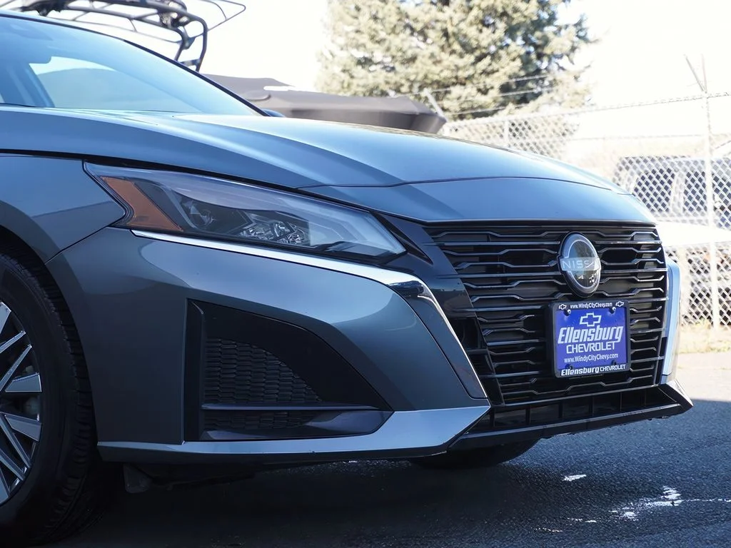 2025 Nissan Altima SV - Photo 10