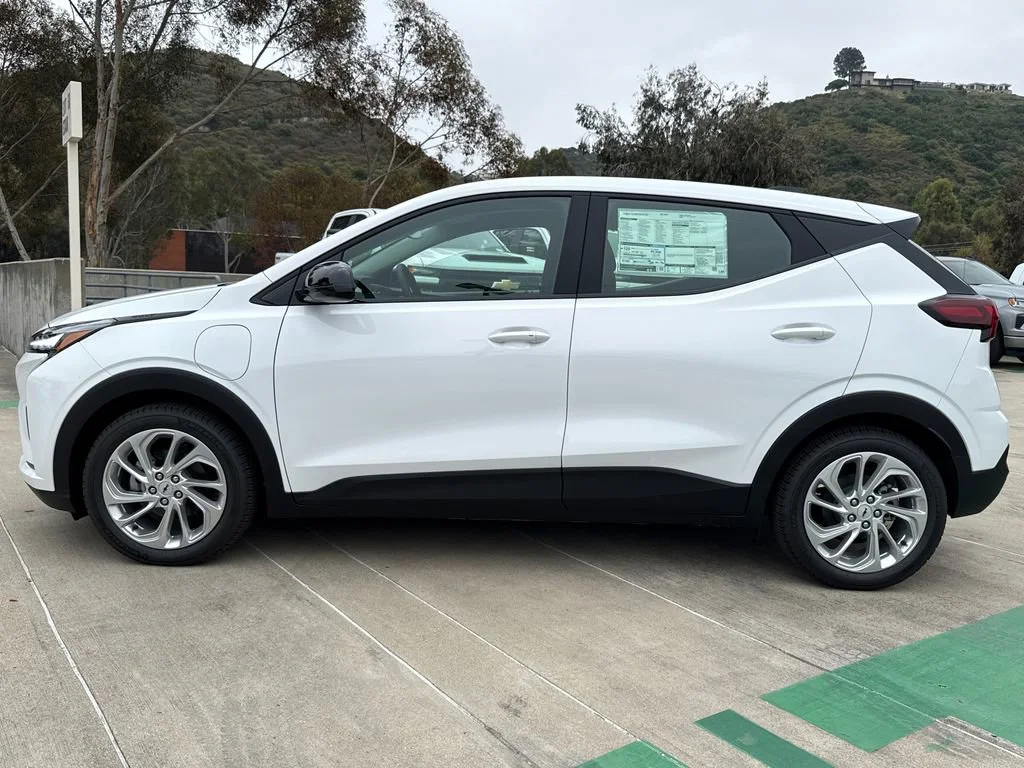 2027 Chevrolet Bolt LT - Photo 6