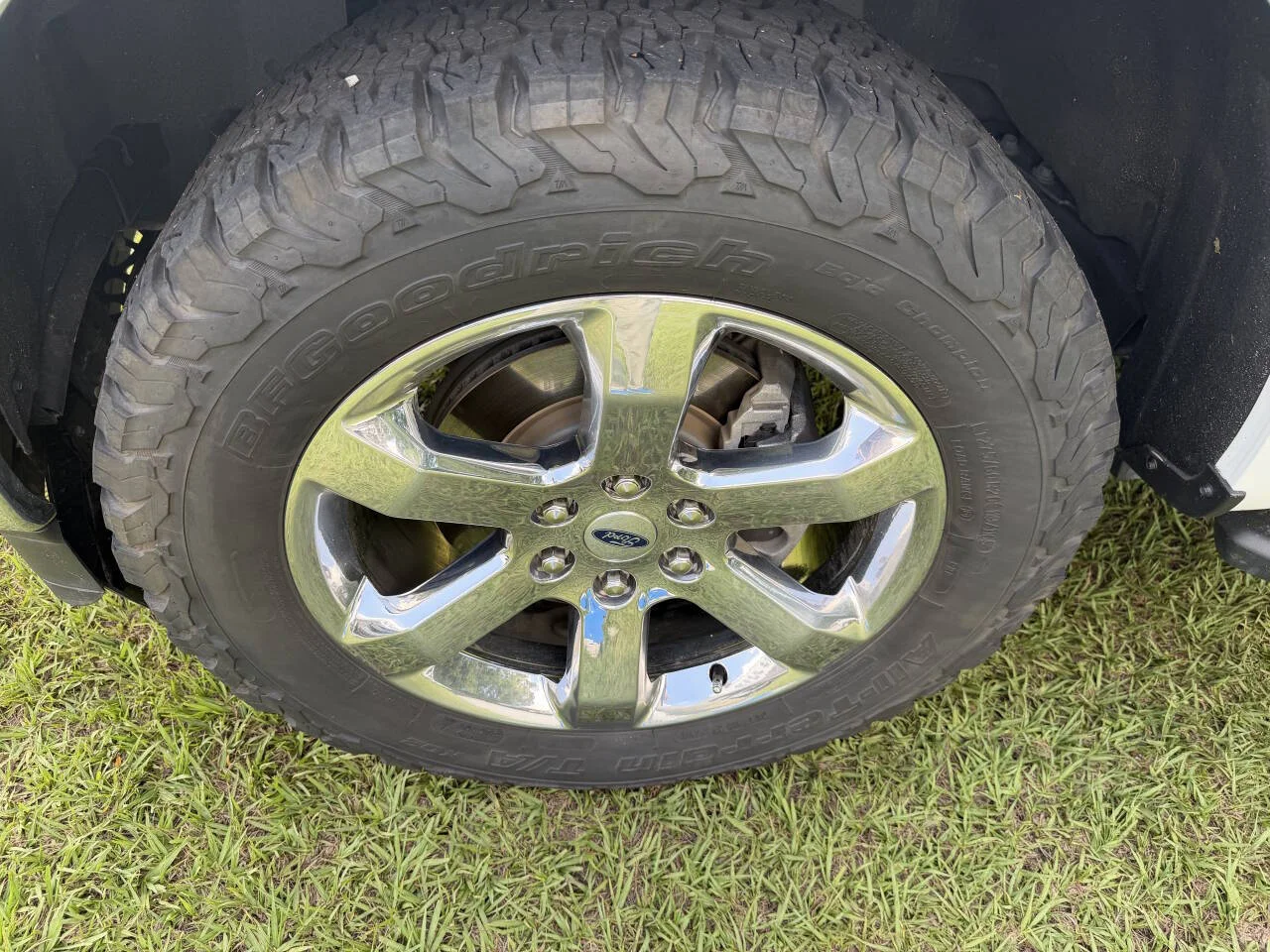 Used 2023 White Ford XLT 4x4 4dr SuperCrew 5.5 ft. SB image 18