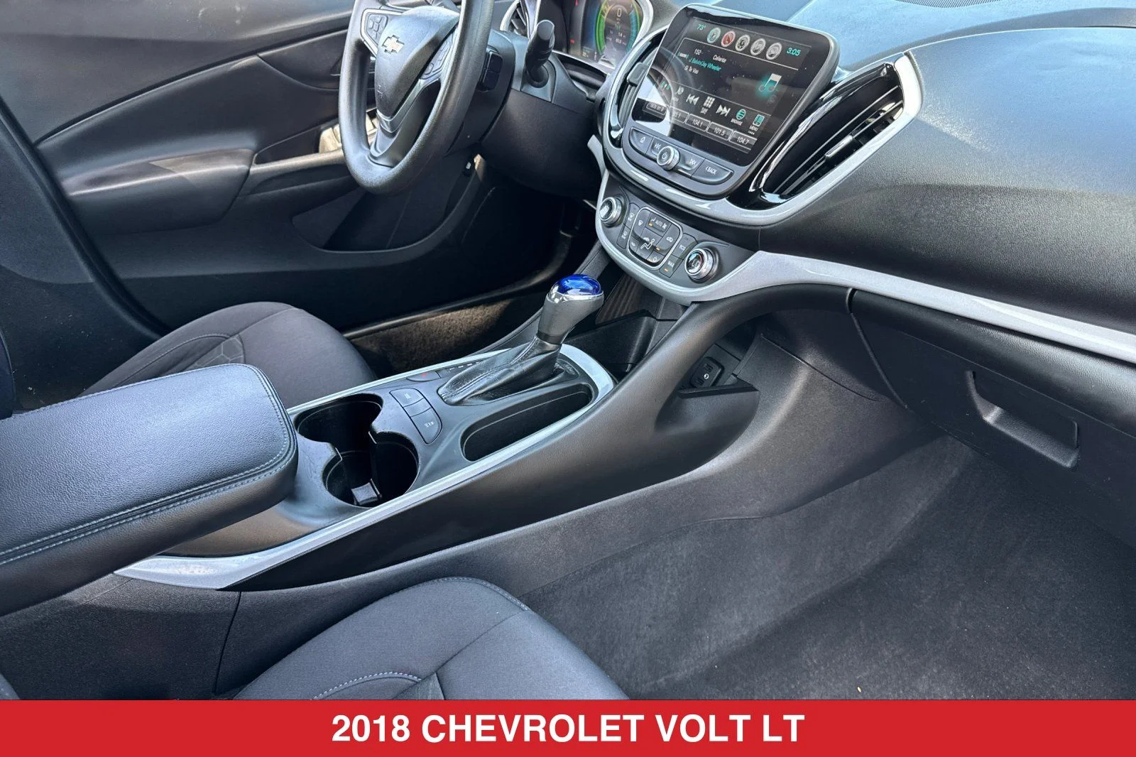 Used 2018 White Chevrolet LT image 17