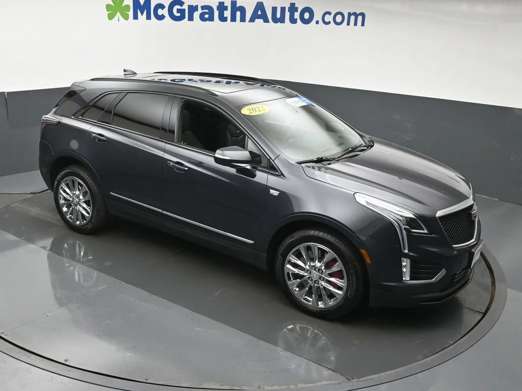 Used 2023 Green Cadillac Sport image 3