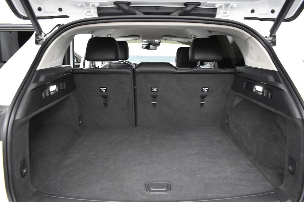 Used 2023 Summit White Buick Essence image 23