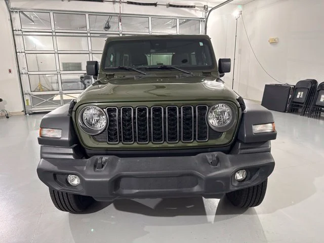 Used 2024 Green Jeep Sport S image 2