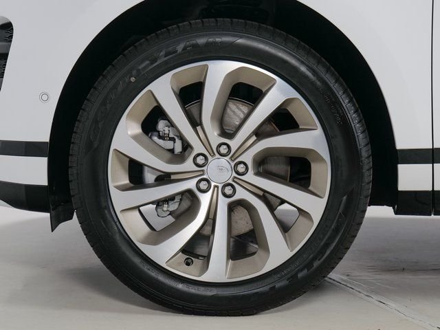 New 2026 Fuji White Land Rover Hoxton Edition image 9