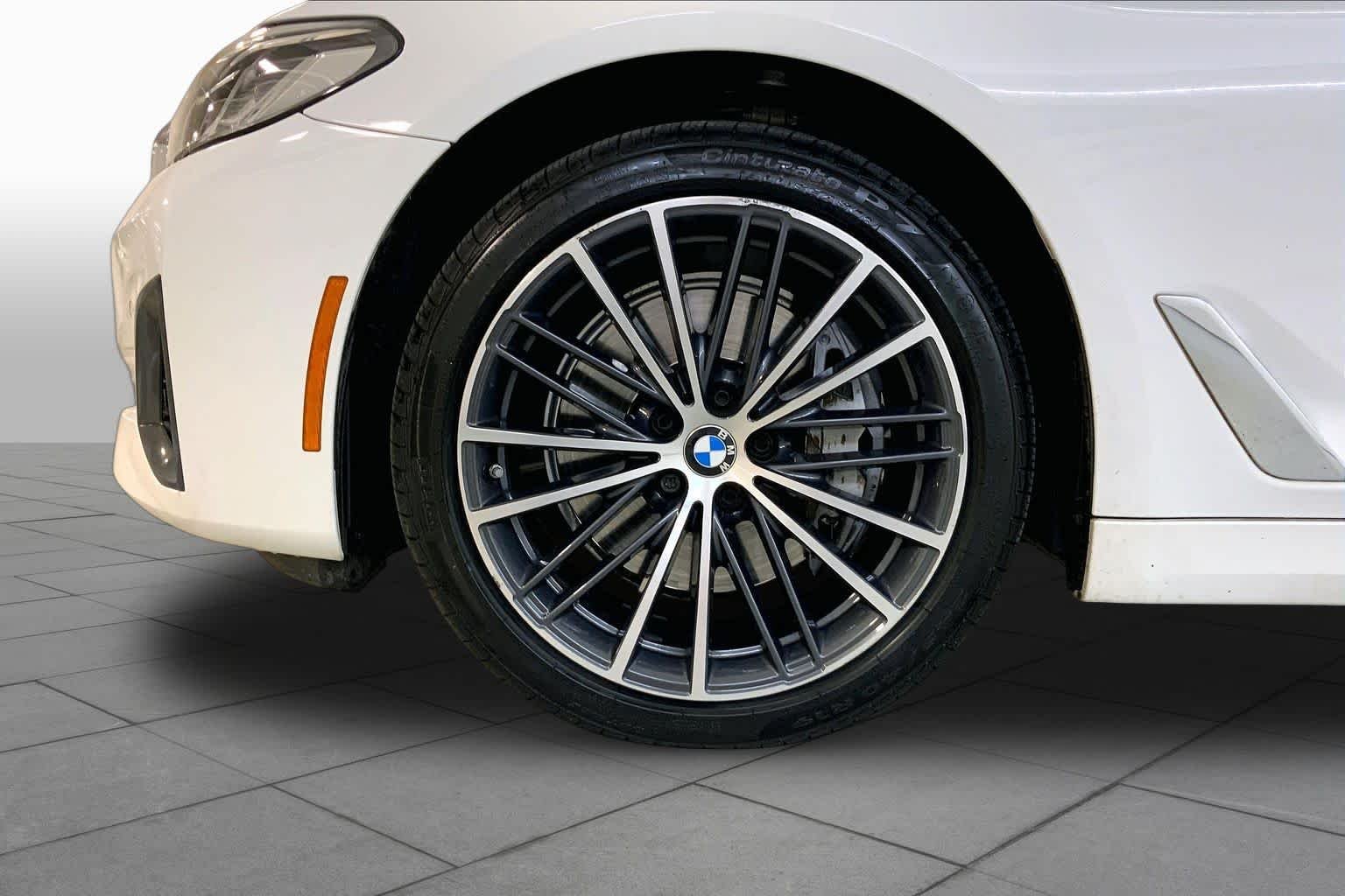 Used 2022 Alpine White BMW 540i xDrive image 10