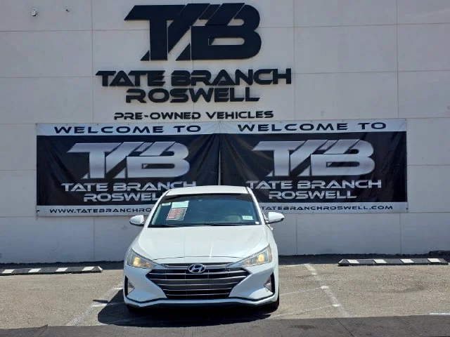 Used 2020 White Hyundai SE image 3