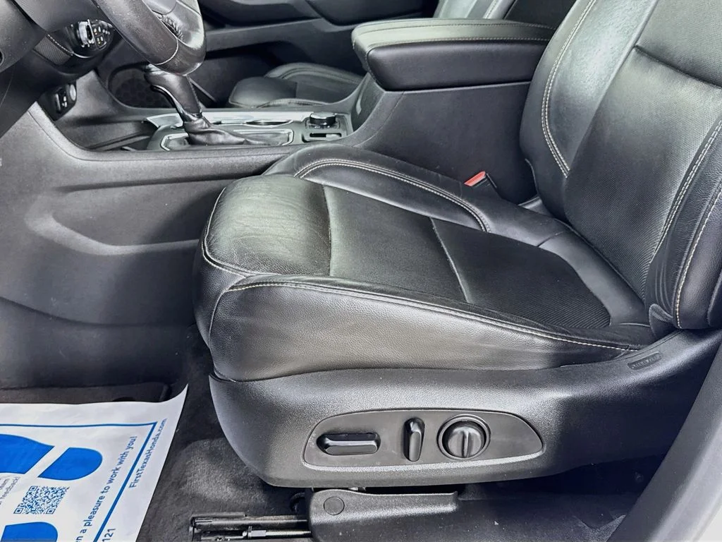 Used 2020 Summit White Chevrolet Premier image 24