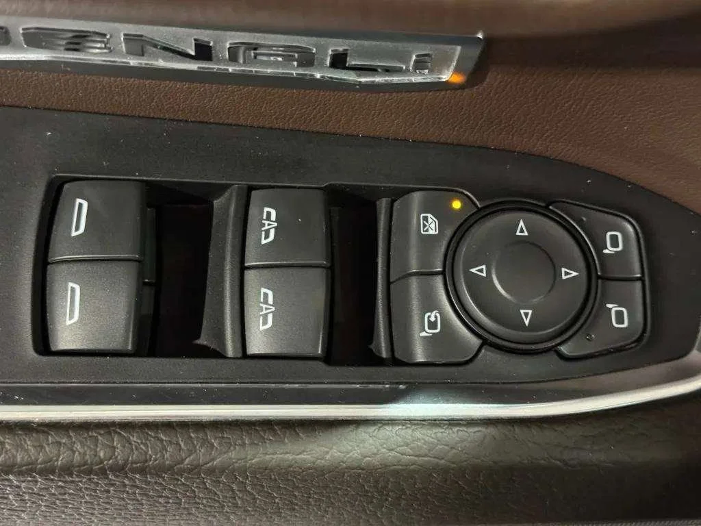 Certified Used 2023 White Frost Tricoat GMC Denali image 23