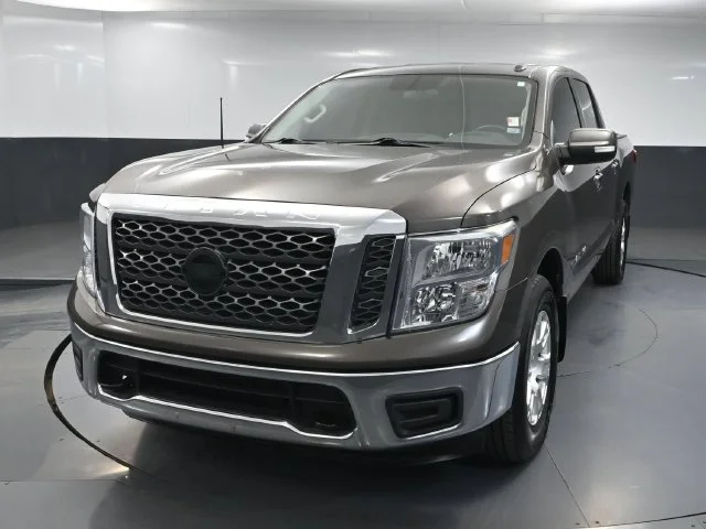 Used 2018 Brown Nissan SV image 9