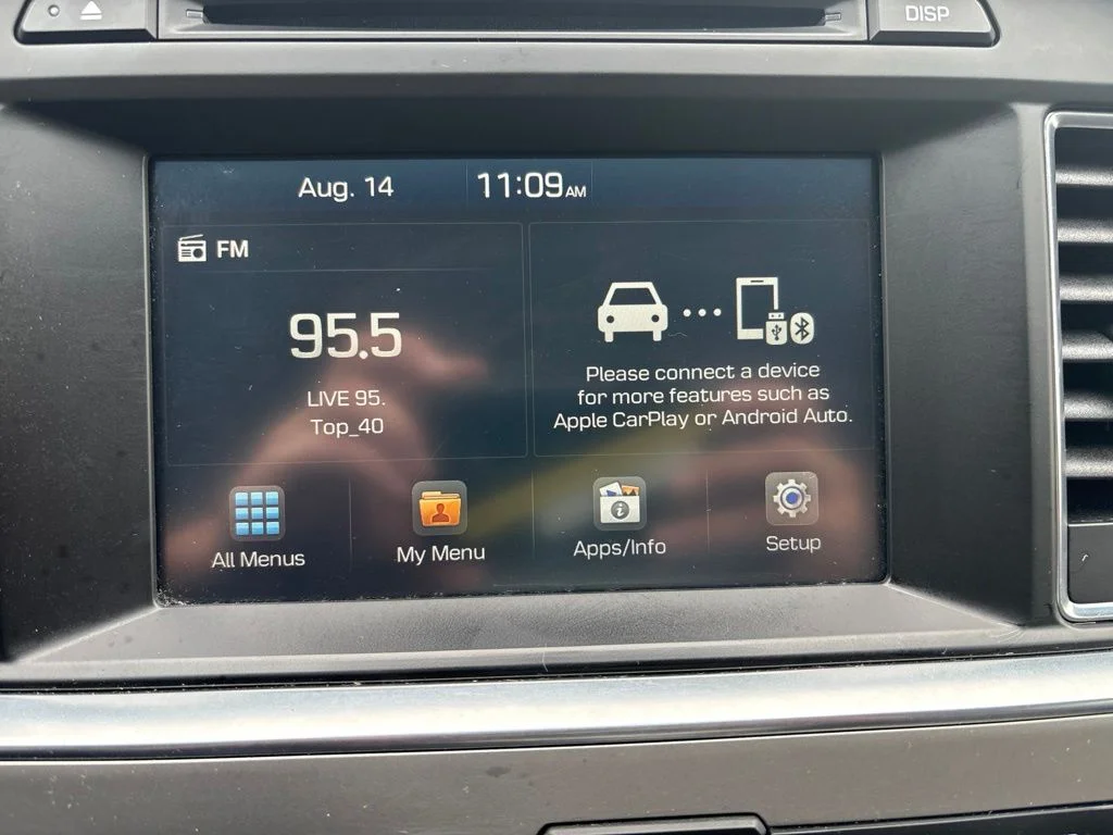 Used 2016 Silver Hyundai SE image 18