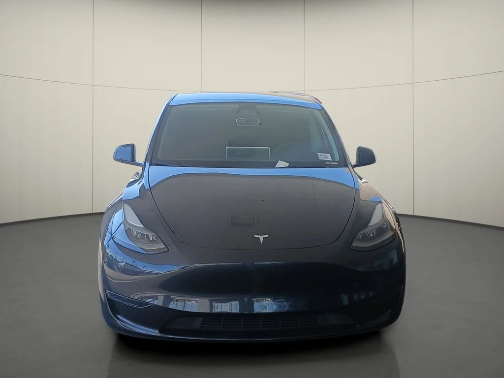 Used 2024  Tesla  image 2