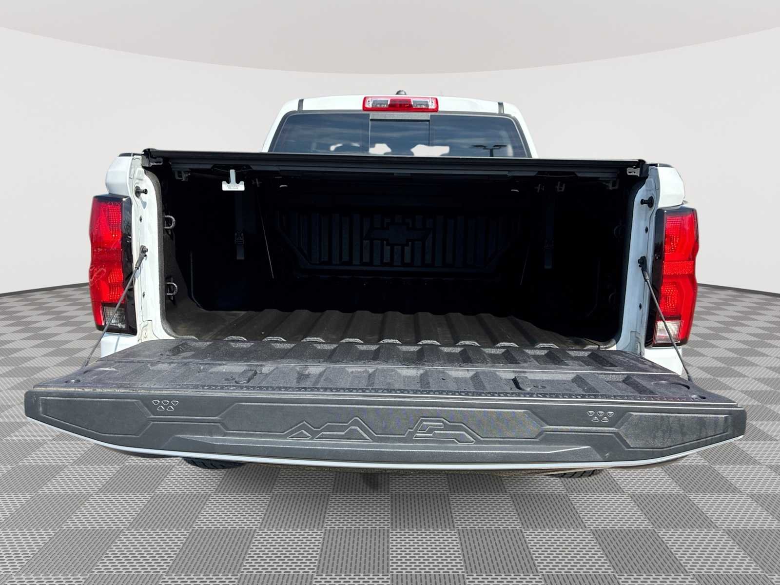 Certified Used 2023 Summit White Chevrolet Z71 image 25