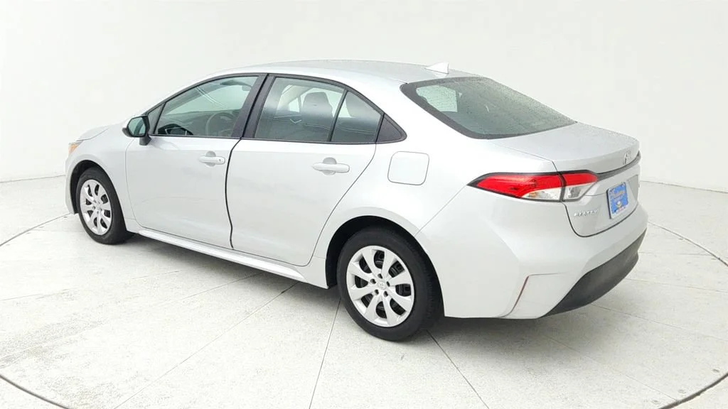 Used 2025  Toyota LE image 5