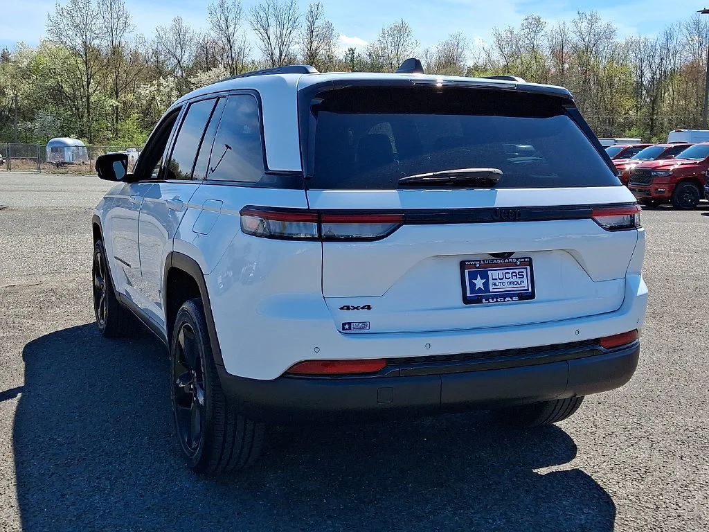 Used 2023 Bright White Clearcoat Jeep Altitude image 9