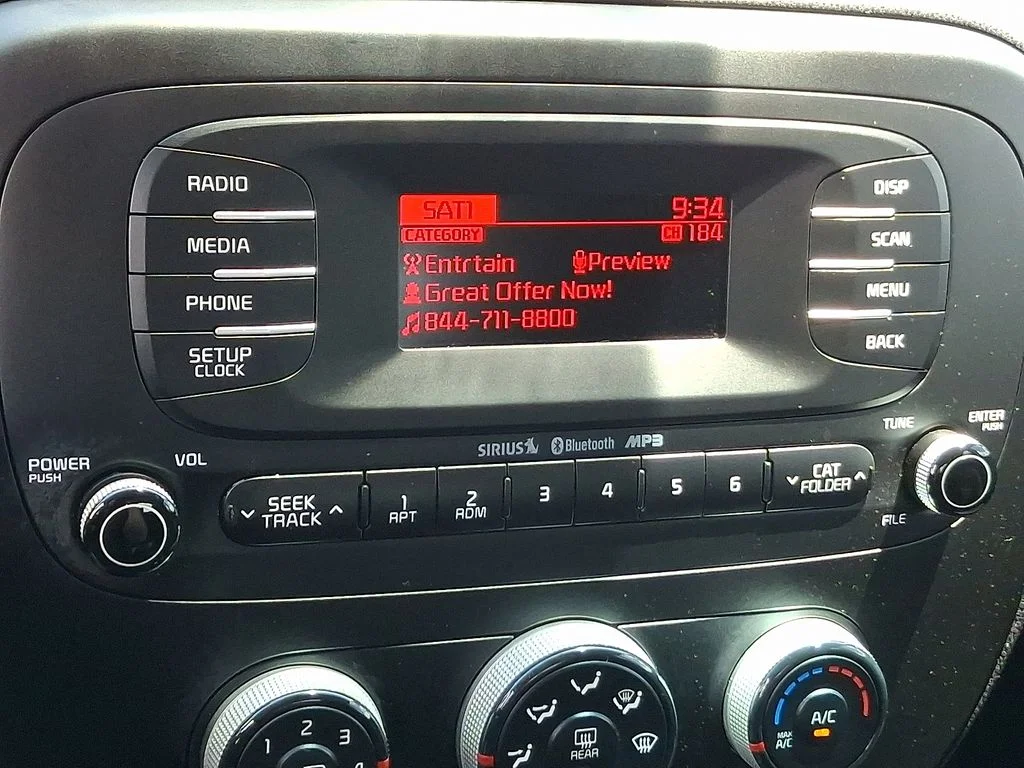 Used 2014 Green Kia Base image 16