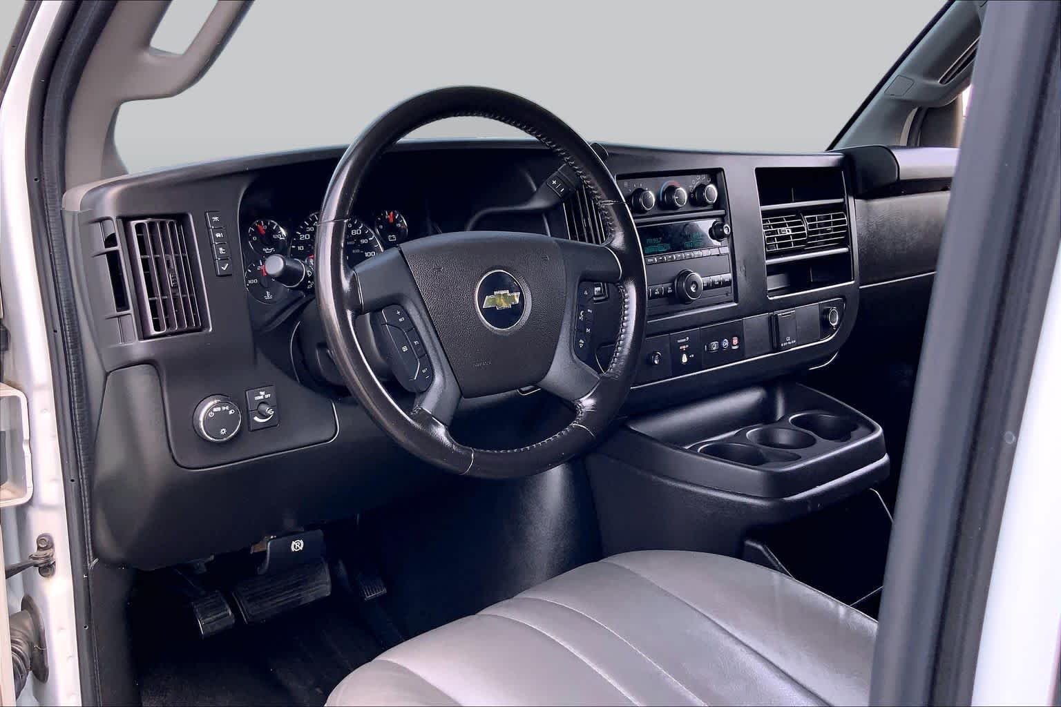 Used 2023 Summit White Chevrolet  image 17
