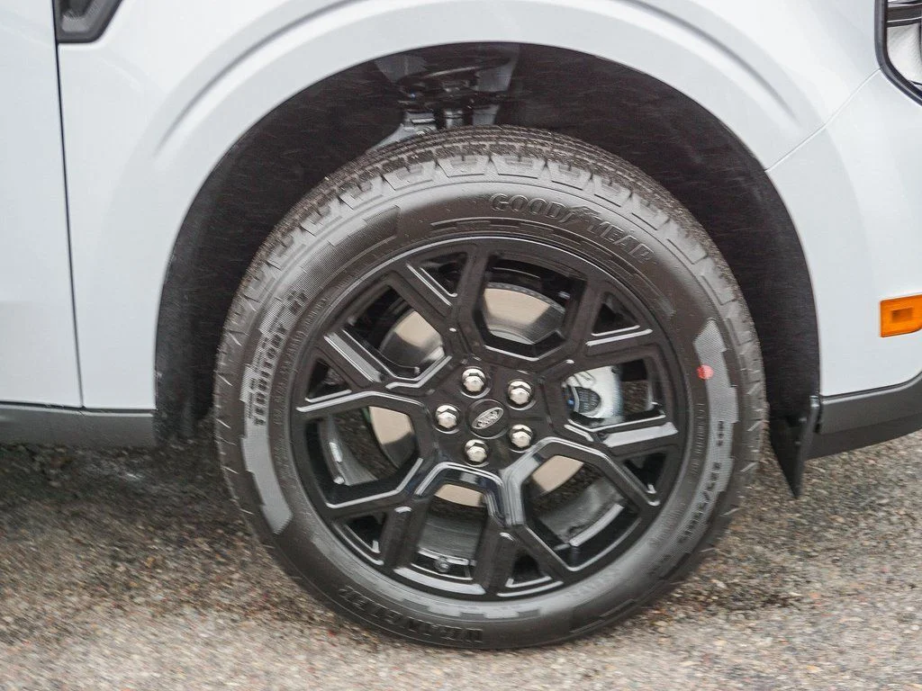 2025 Ford Maverick XLT - Photo 11