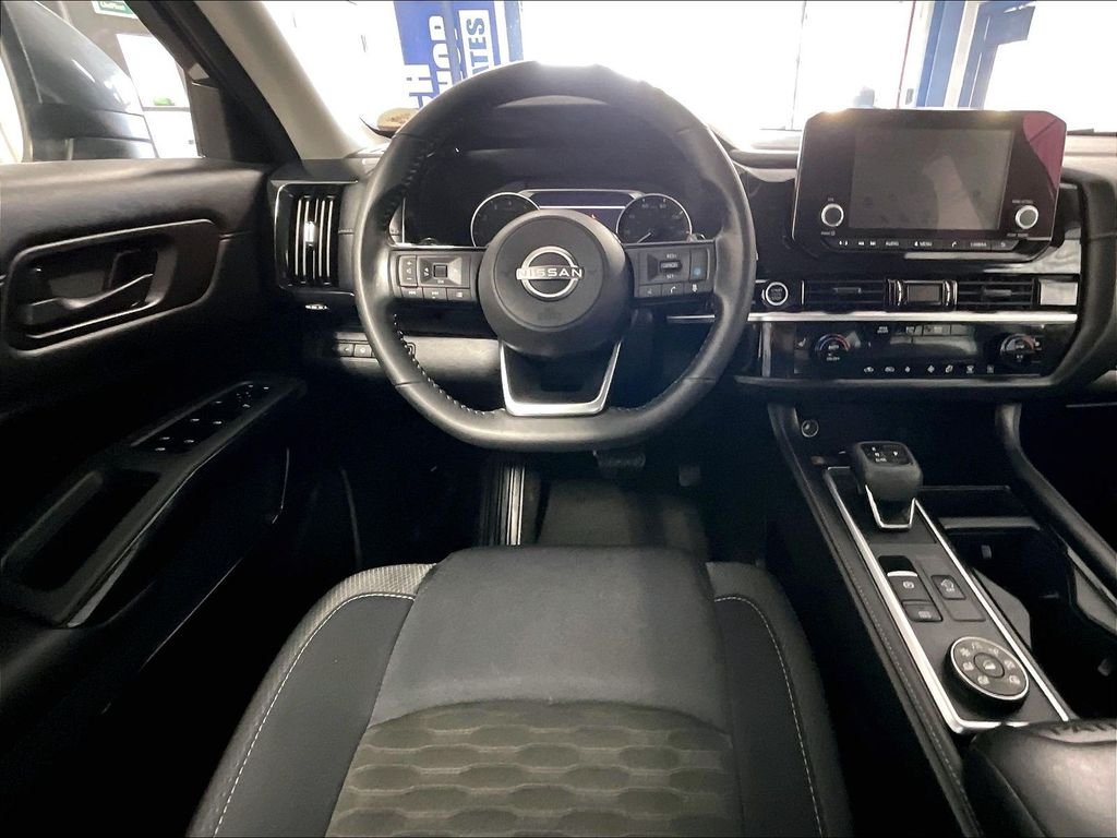 Used 2023 Gray Nissan SV image 18