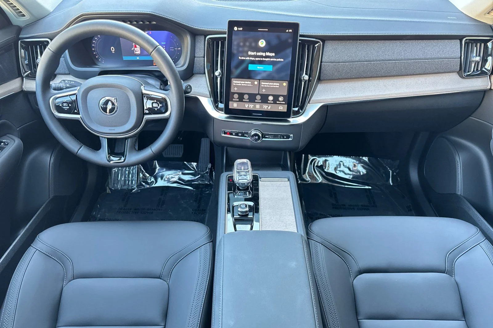 New 2026 Crystal White Volvo T8 Plus 7-Seater image 3