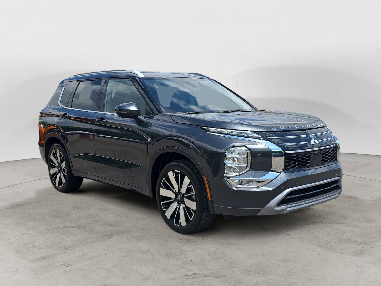 New 2025 Graphite Gray Mitsubishi SEL image 2