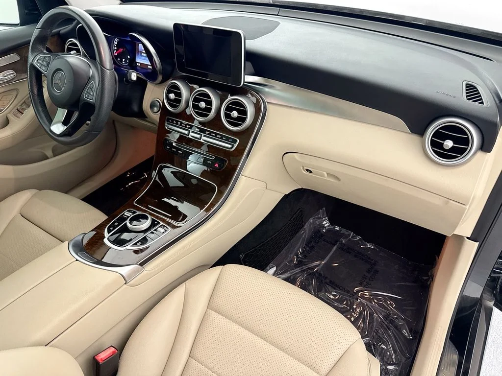 Used 2018 Black Mercedes-Benz GLC 300 image 27