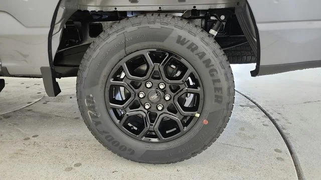New 2026 Carbonized Gray Metallic Ford XLT image 33