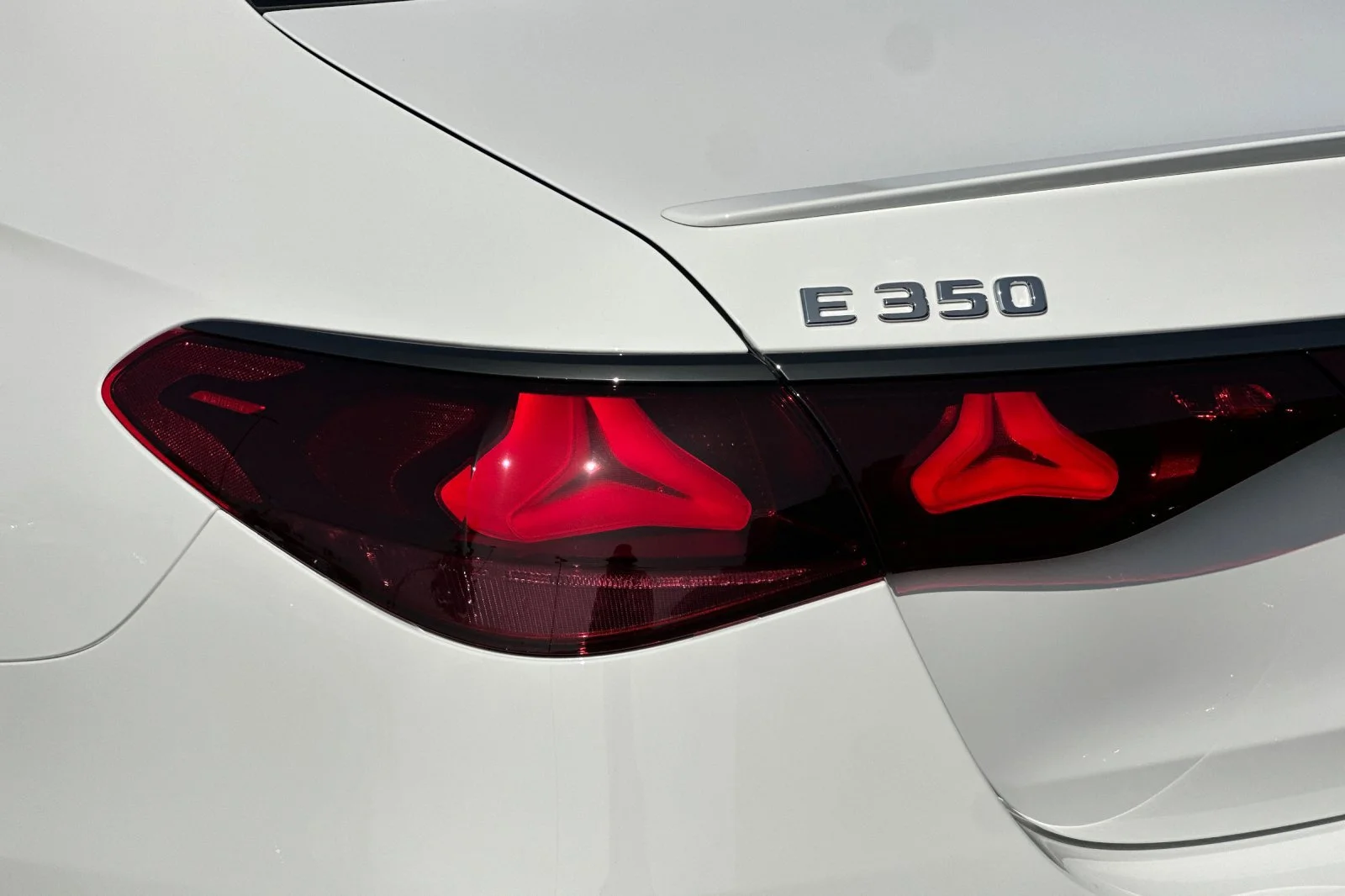 New 2027 Polar White Mercedes-Benz E 350 image 21