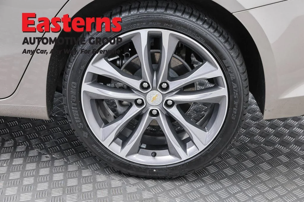 Used 2024 Gray Chevrolet LT image 35