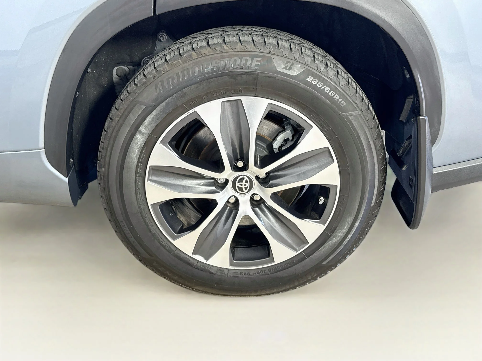 Used 2023 Gray Toyota L image 33
