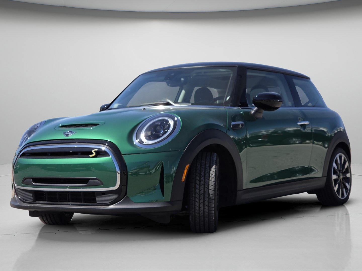 Used 2024 British Racing Green MINI Cooper SE image 21