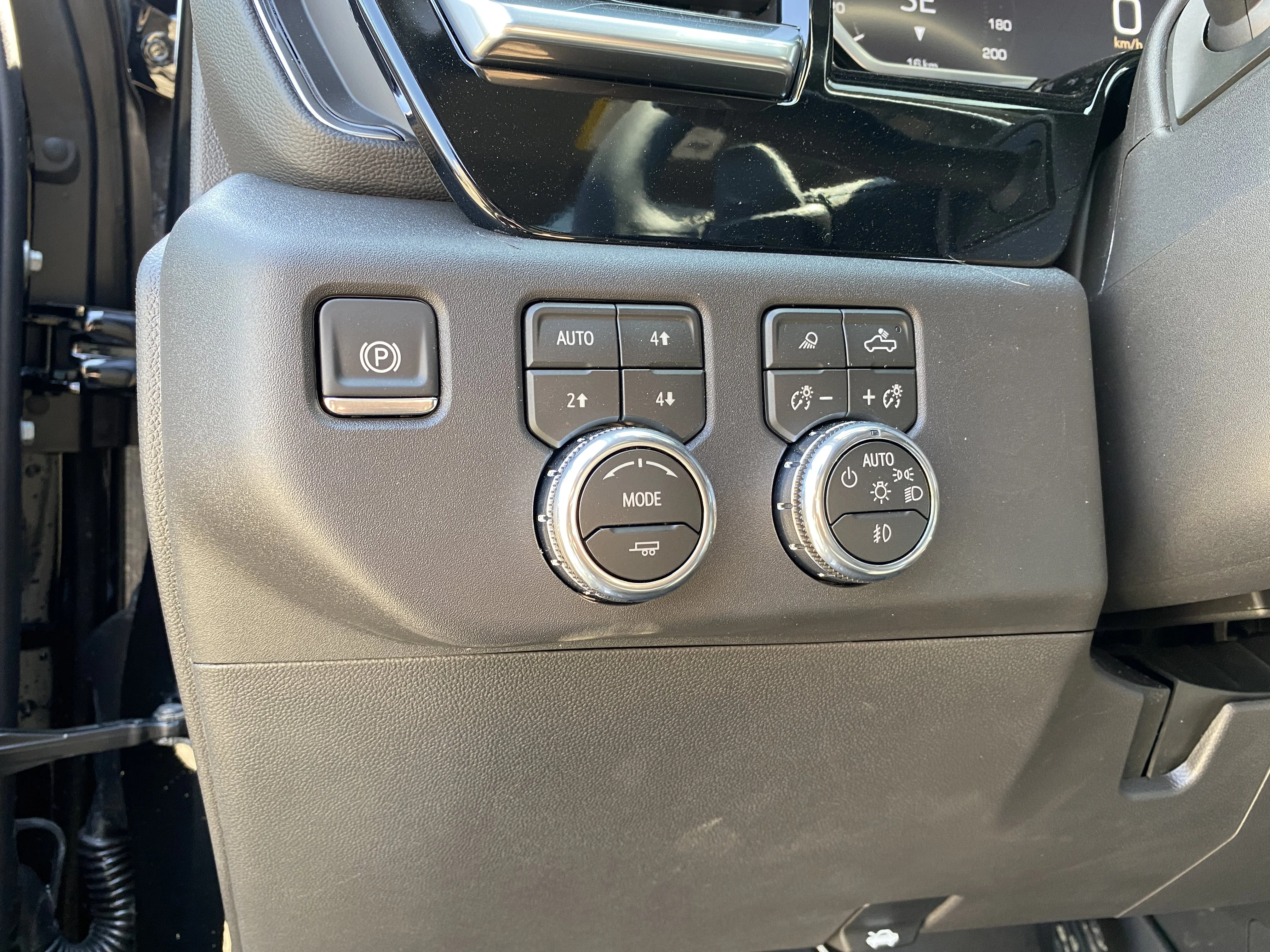 New 2026 ONYX BLACK GMC Elevation image 27