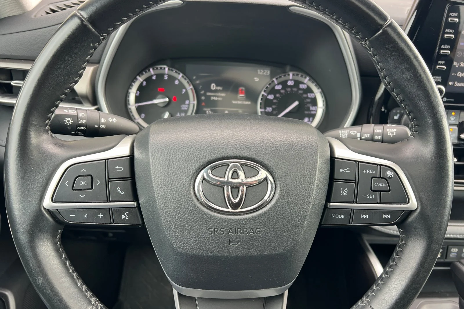 Certified Used 2022 Magnetic Gray Metallic Toyota XLE image 26